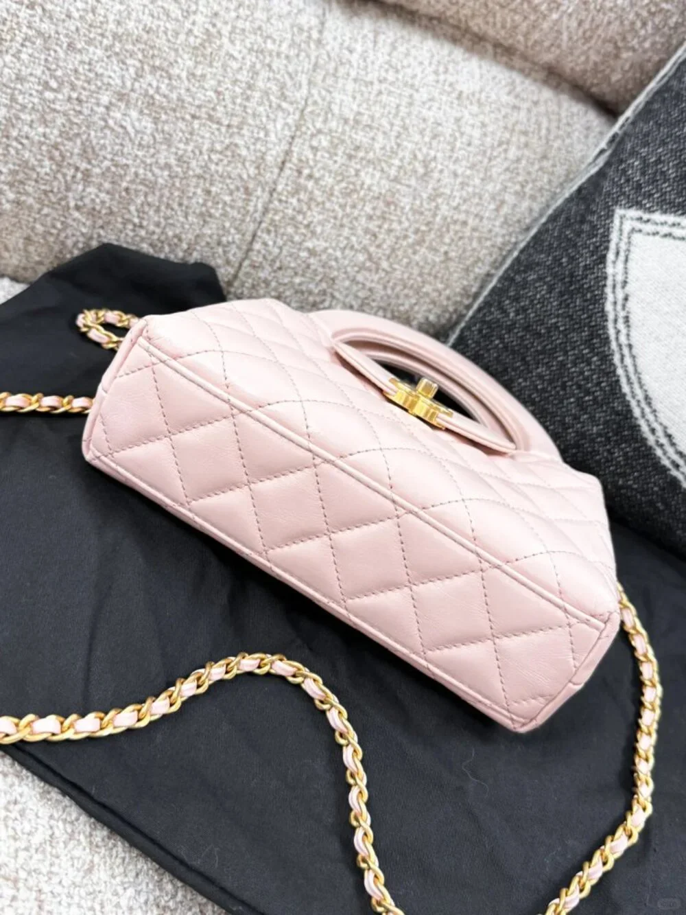Classic CHANEL Bags: A Stylish and Versatile Choice for Elegance